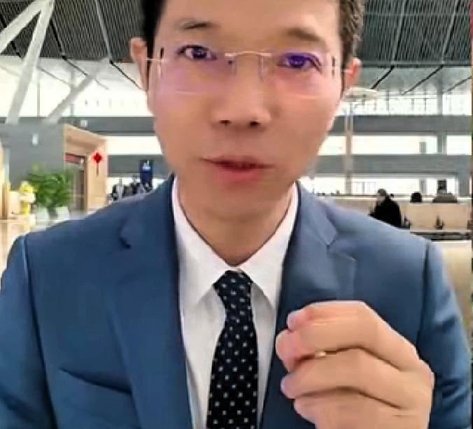 真的太佩服李律了！
粉丝一路狂飙，如今已经312万了！

从医学转行做律师，能做