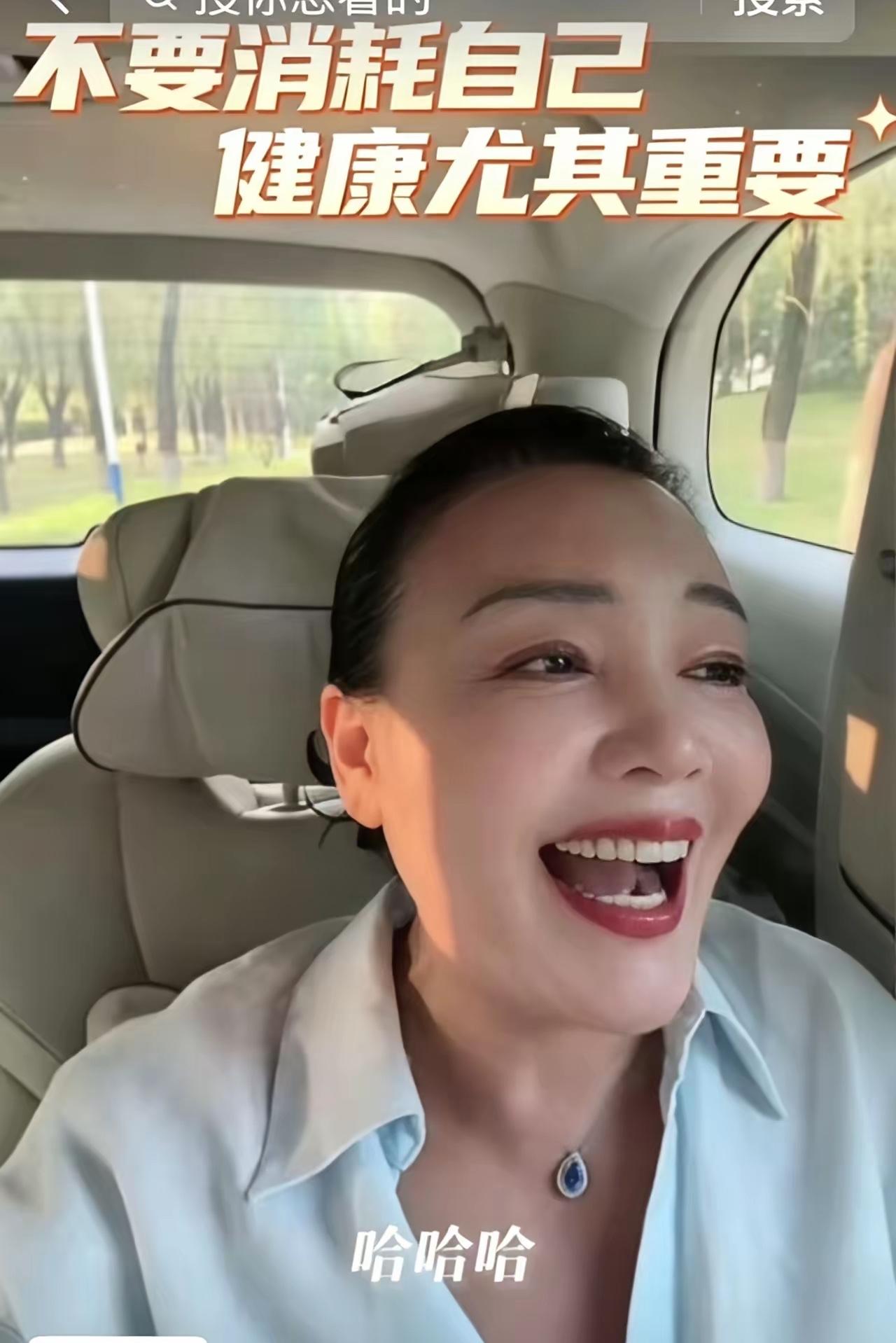 兰姐看到小梅的孩子，开心，愿望成真，能不开心吗？她真的很幸福了，以前觉得她可怜，