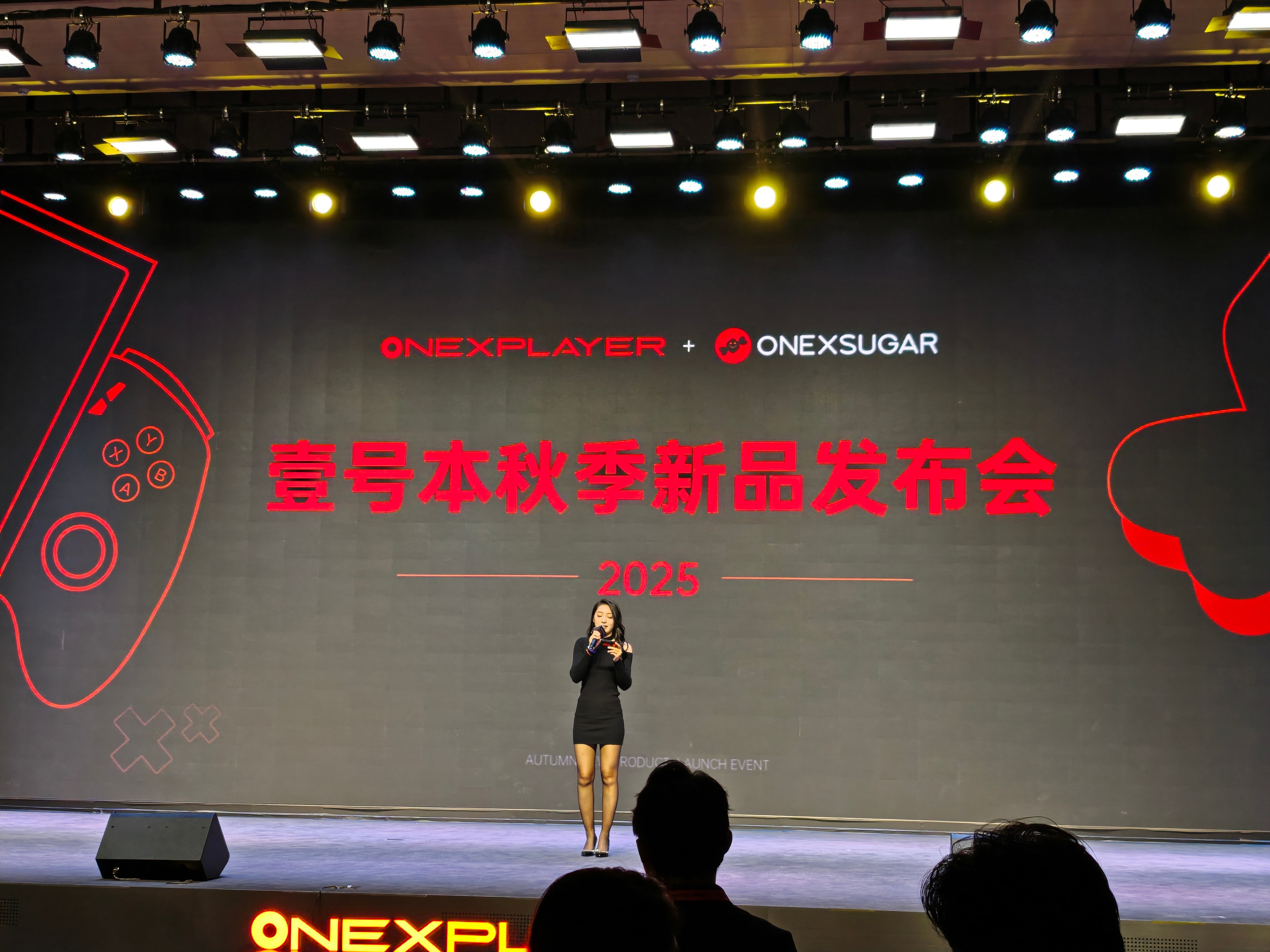 就在刚刚壹号本正式推出了OnexPlayer 游侠 X1 Air 三合一 PC 