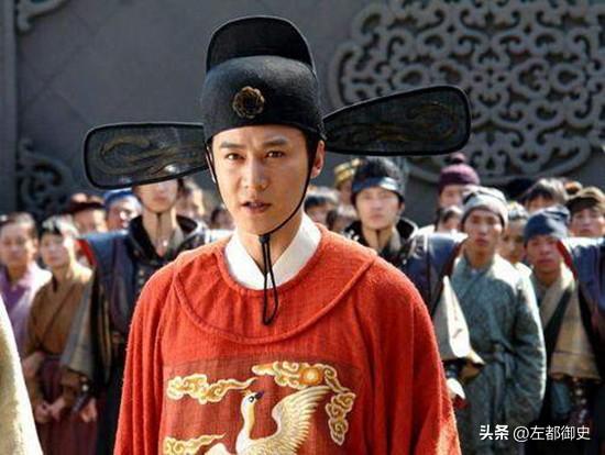 明清两朝，任职资格最高的还得是科道官。
“科”即指六科给事中，“道”即都察院各道