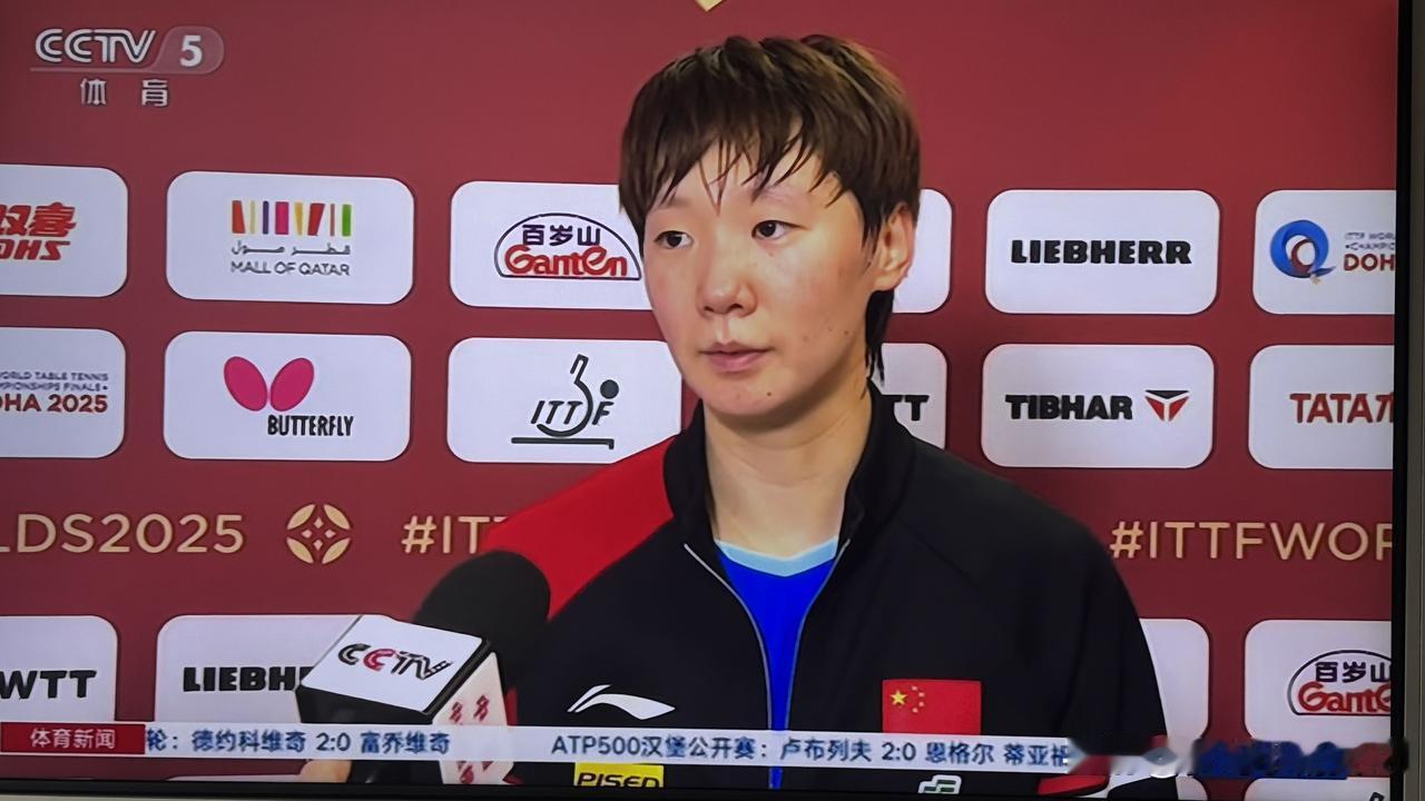 昨夜与韩萤激烈搏杀后的王曼昱在多哈世界乒乓球女单1/8决赛中，以4-0战胜斯佐科