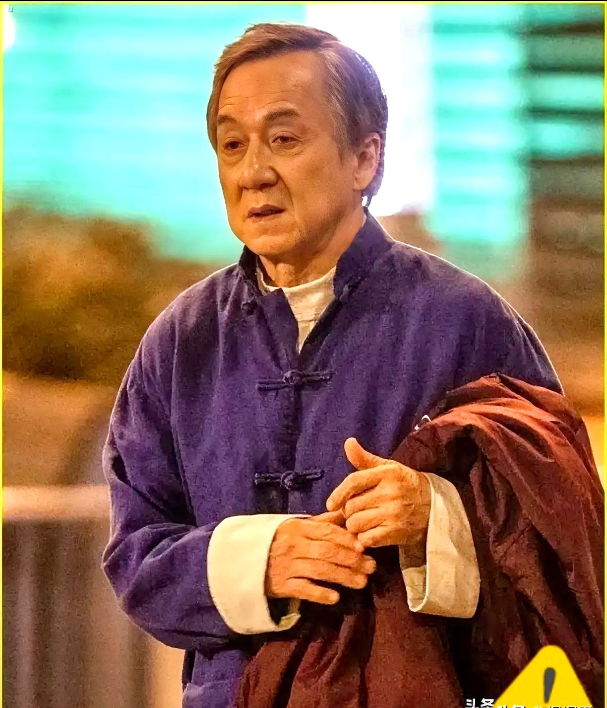 困扰成龙一生的“病”，竟是他成功的秘诀。
 
椅子砸人，梯子翻滚，衣架当武器。过