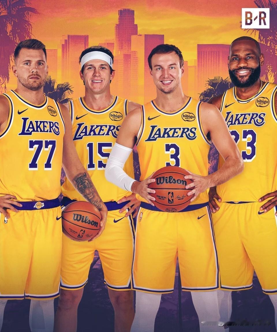 第二节东契奇意外受伤返回更衣室，上半场打完湖人51:59落后76人。

中场休息