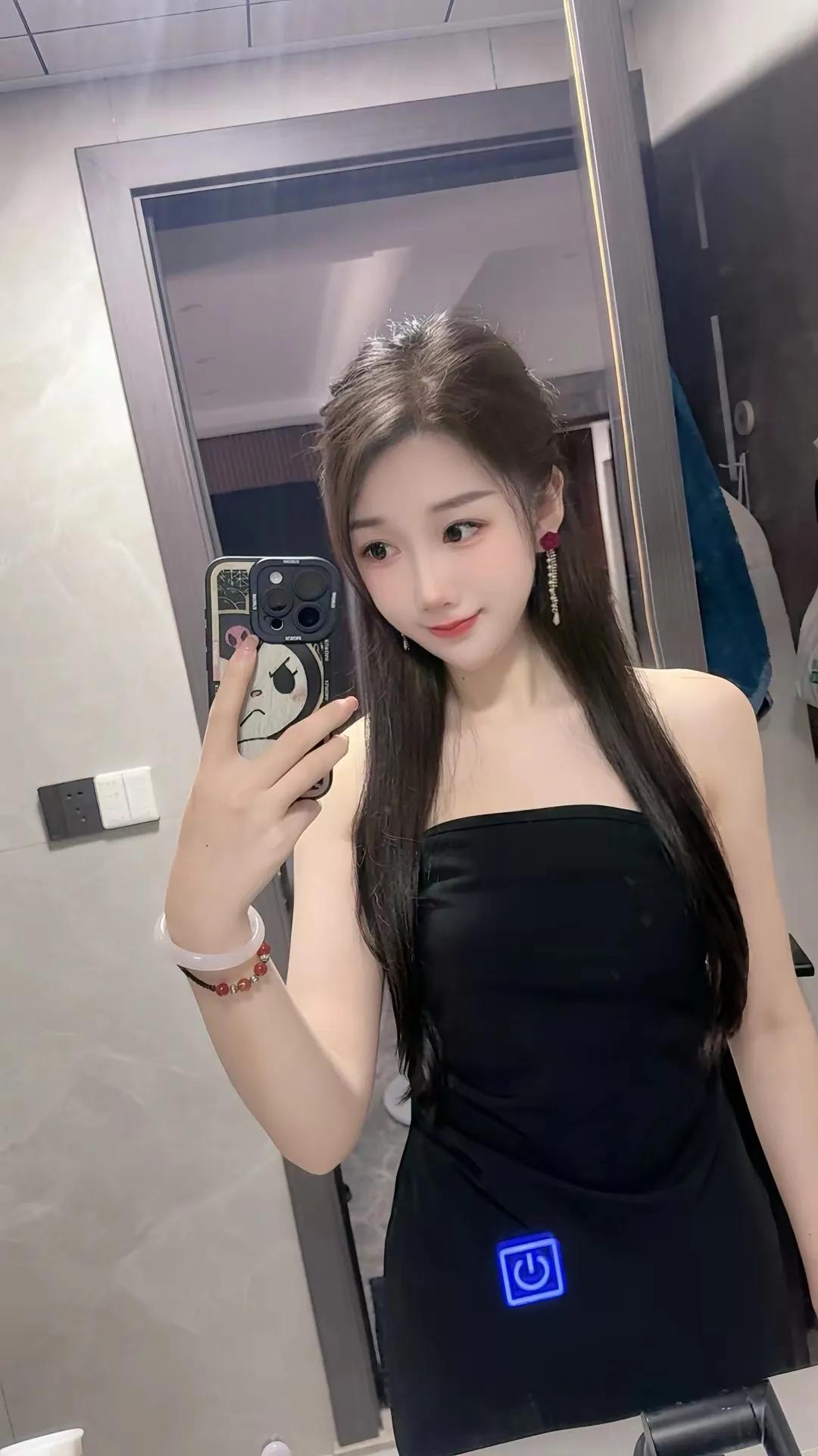 顾行长的女同事们——琳妃，据说未满十八岁就被顾行长拿下，工行服务之星