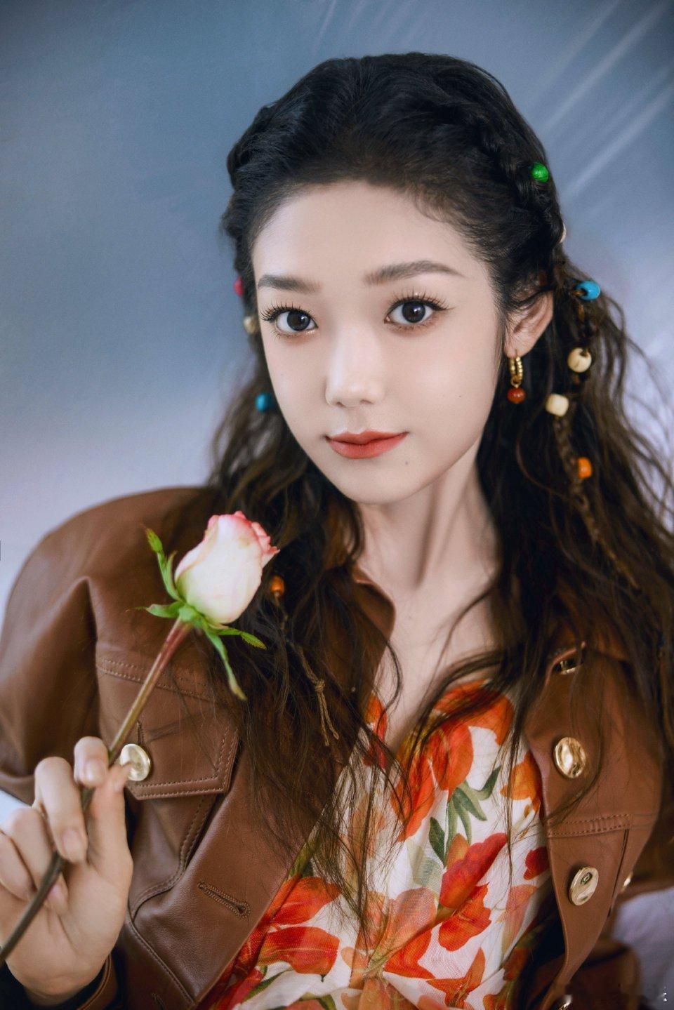#硬糖少女303##希林娜依高# 今日份糖妹新鲜物料希林娜依高17号音乐仓库工作