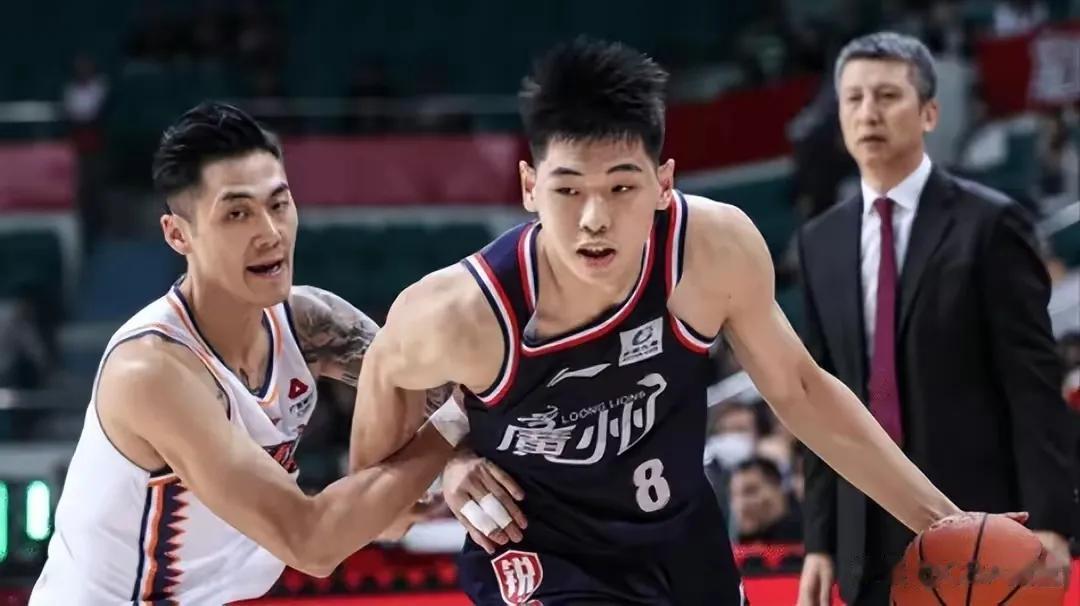 上海100-98险胜广州 球员评分：4人优秀，3人及格，3人不合格。如果闫鹏飞有