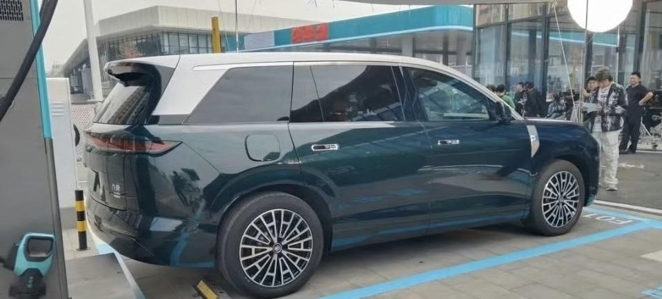 比亚迪9旗舰的大唐来了，你要说名字取得是不是多少有点简单了，唐升级为“大唐”，所