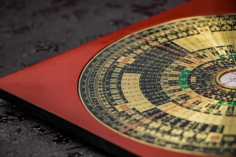 中国风水学是否有科学性，不能一概而论。它并非现代严格意义上的科学，但有与多学科契