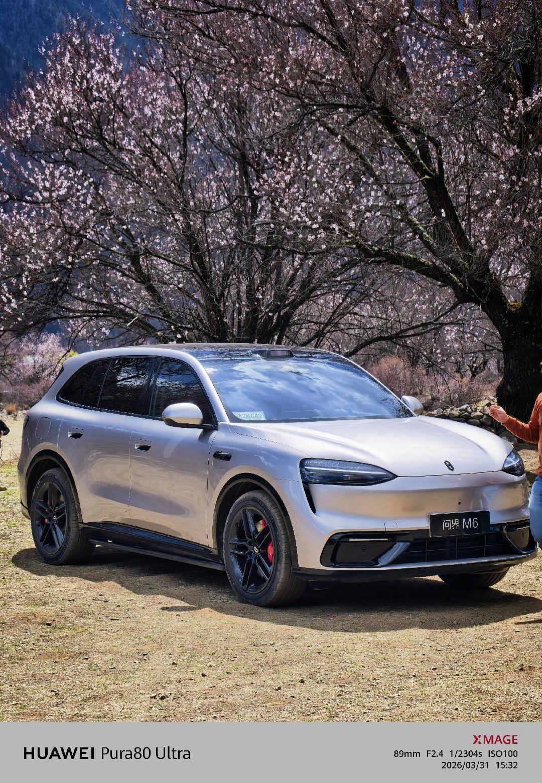 不同颜色的问界M6在阳光下的感觉。这次这个银色真的还挺好看，有点银中带金问界m6