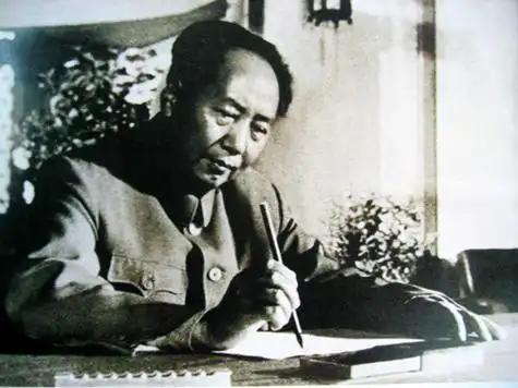 厉害！毛主席的预言正成为现实，当年他对一个加拿大记者说：“美国劳苦大众受够了资本