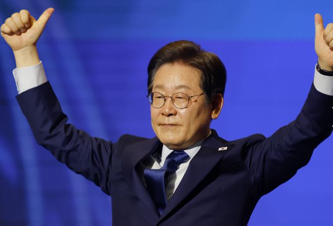 韩国这次确实动用了不小的执法力量，但把它概括成“突然对中国发狠”，并不准确。韩国