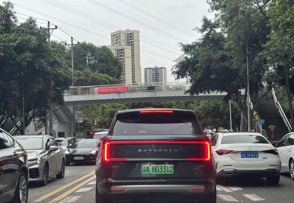 偶遇小米澎程，实车感觉一般般呀，车型普通，外观一般 ​​​