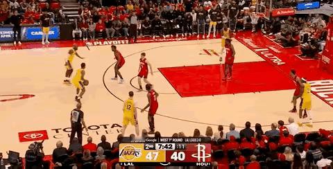 上阵父子兵，老詹父子两人精美诠释！
这个挡拆，老詹那是拿出所有的力气为儿子清出一