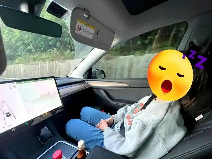 春运返程副驾才是顶级队友春运返程深刻体会：副驾是最好的人形清醒剂！最烦那种一路指