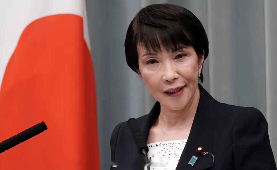 开始上强度了，就差直接发射，让它喂鱼去。F15被我们的歼-15战机火控雷达照射并