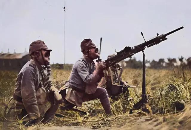 看了一个日本士兵回忆录，一个混日子的大阪士兵，有点有意思的内容！铃木六林男大阪人