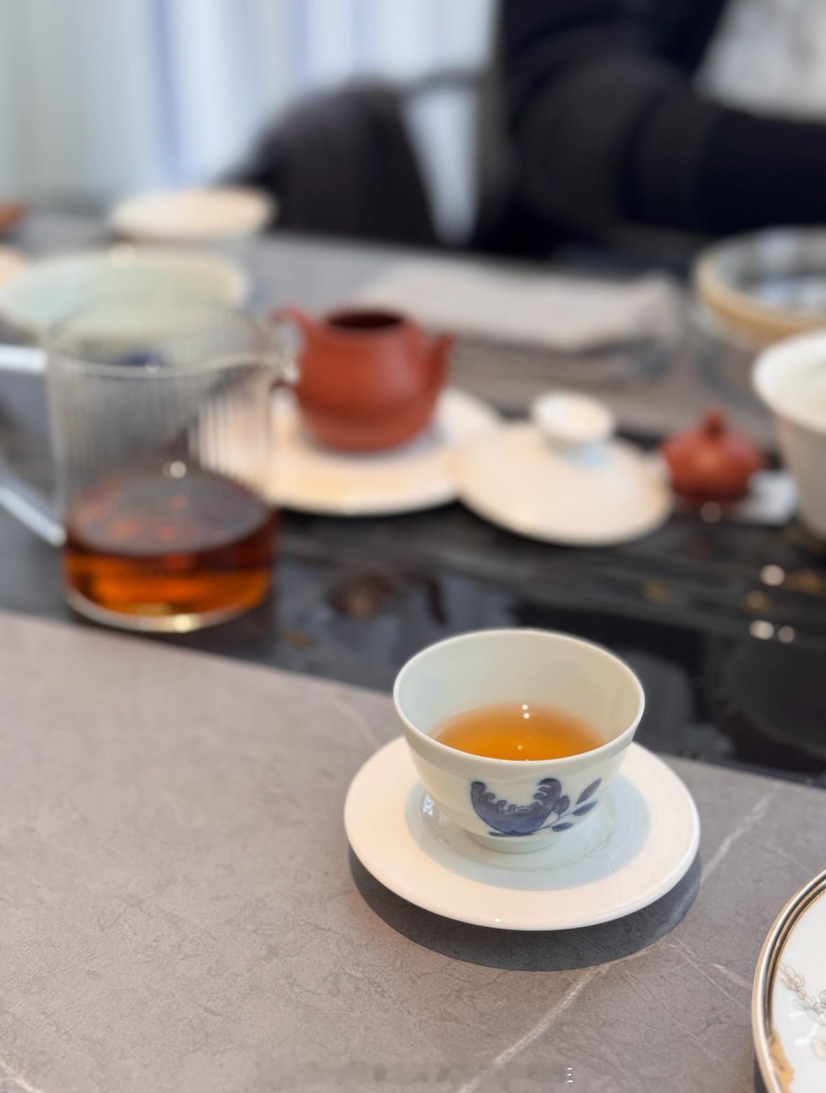 刚开完会，和其他团队的负责人喝喝茶探讨一下，分析策略稍后公布，有问题私信即可！黄