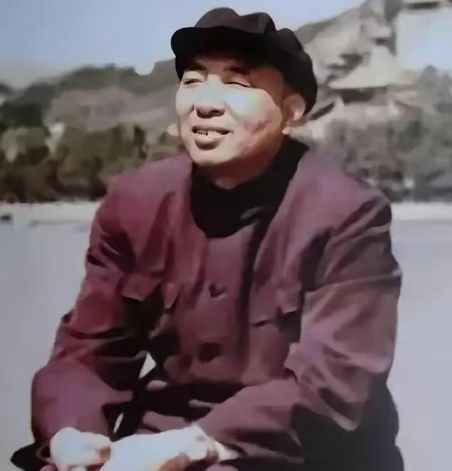 1936年，他放走61名共产党，14年后开国元勋联名寻找代号"OX"，找到他时，