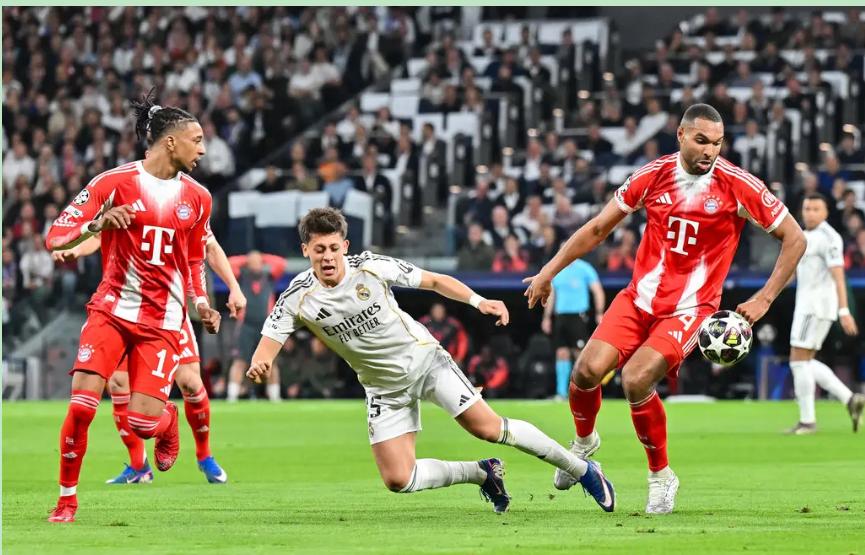 伯纳乌这晚上压根儿没玄学，只剩血压。安切洛蒂非要把欧冠当青训基地，结果呢？40岁