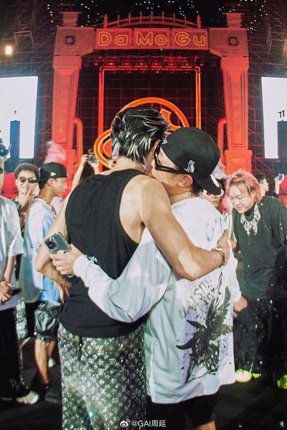 #王鹤棣说从小听GAI#王鹤棣的发言真的太有趣了，没有想到他从小就听GAI的歌，