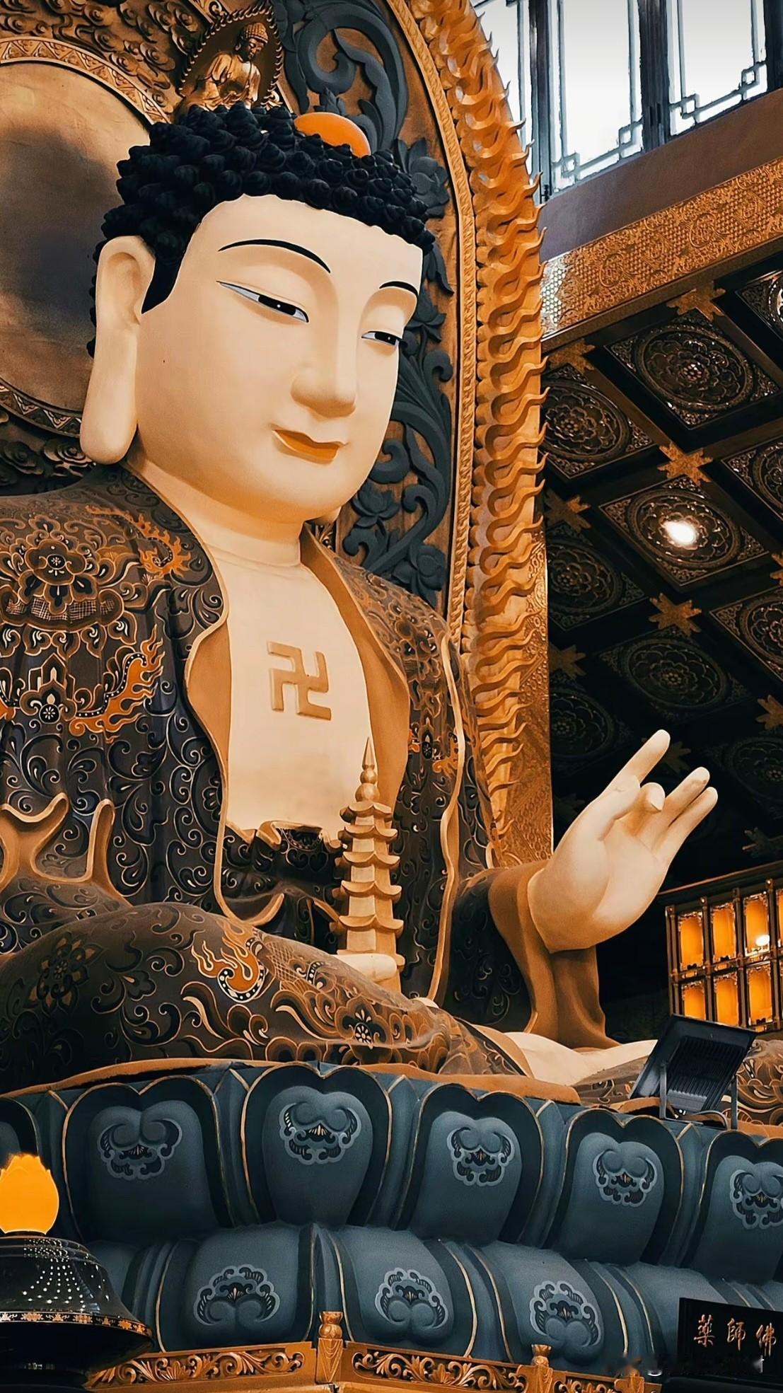 见者安康！这尊药师佛，护佑你百病不侵
 
很多人逛寺庙，却常常分不清眼前的佛菩萨