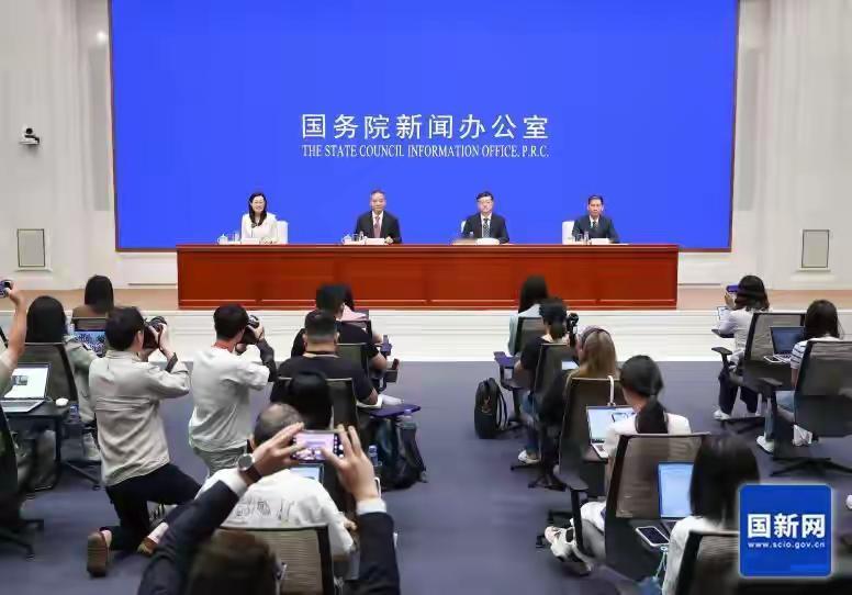 工信部官宣！鸿蒙成为全球第三大手机操作系统，开源鸿蒙设备突破13.5亿台
 
信