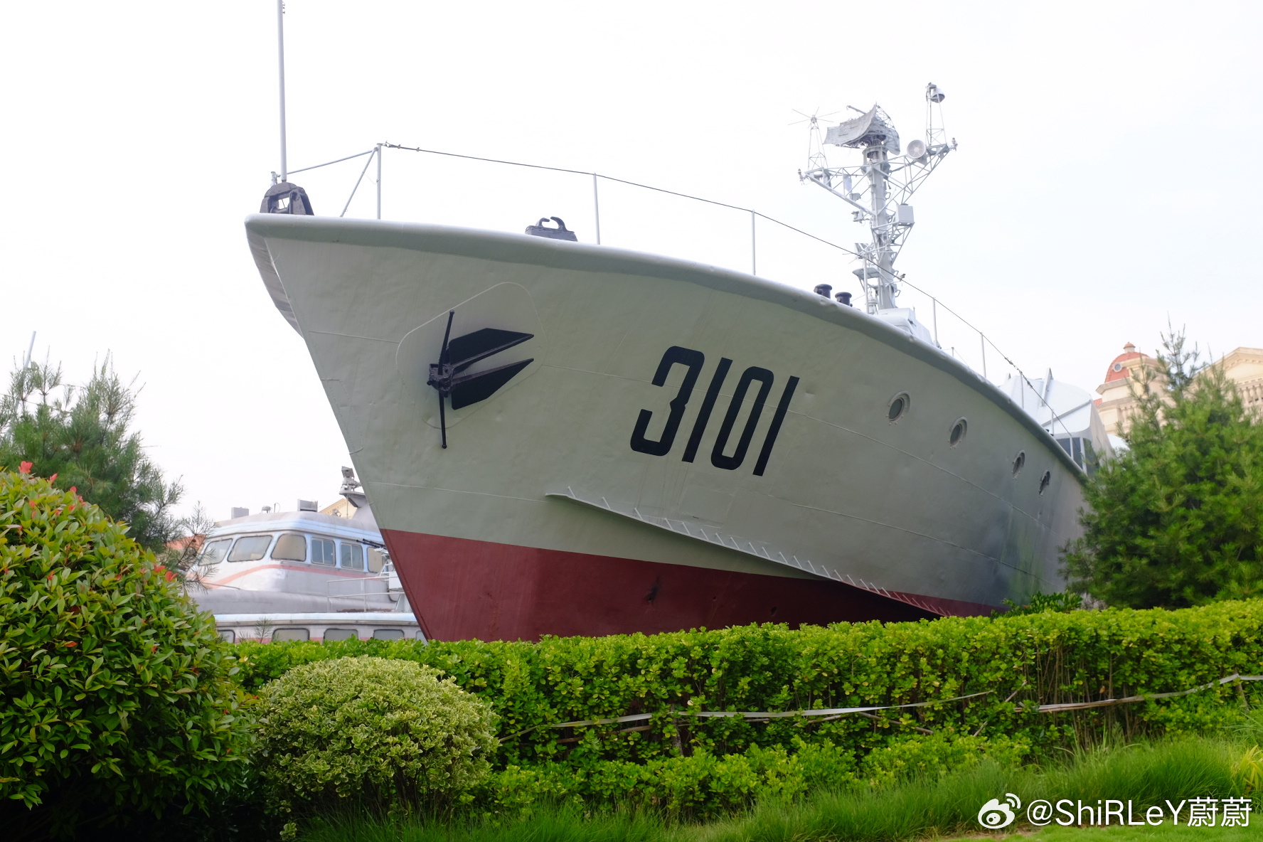 没有预约到参观核潜艇，就外面走一圈看看。老爸是退役军人不需要预约，但是赶上接近闭
