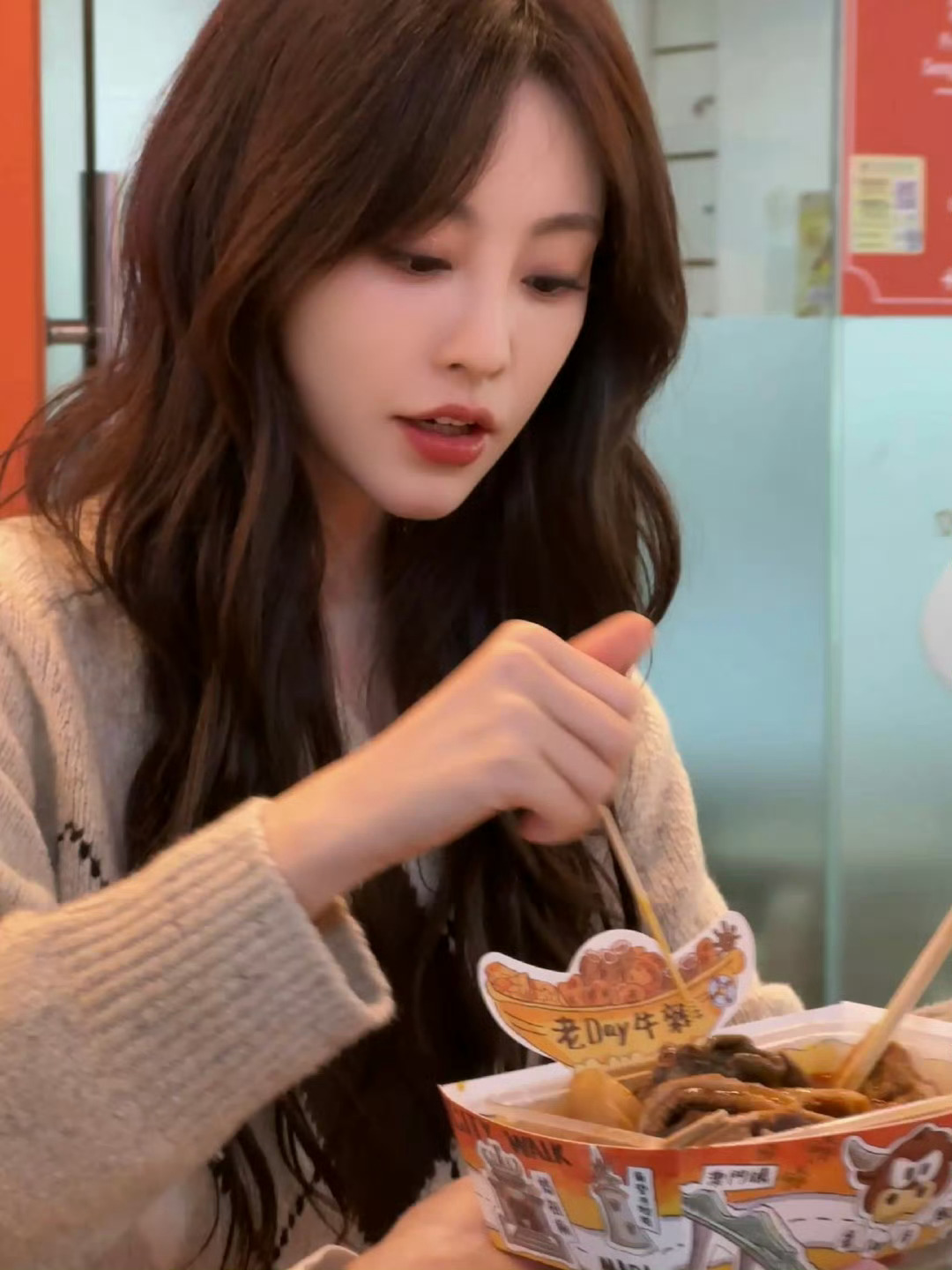 怎么动图都不放声 手机里是不是还有张自拍🤳祝绪丹放声 让我看看你嚼的有多香