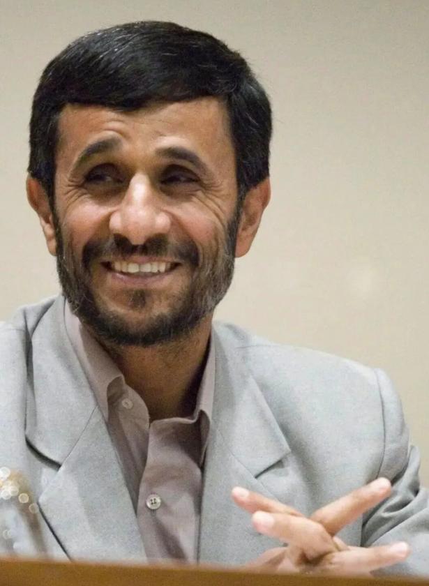 伊朗前总统内贾德最近发声了。

他说世界不再接受美国独自决定所有国家的命运，基于