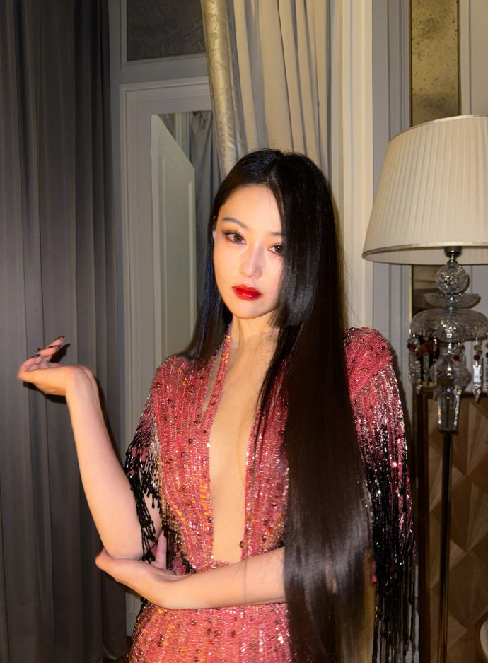 张馨予要么美要么翻车张馨予昨天是魅魔张馨予要么美要么翻车 