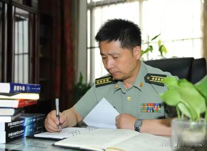 “他能让美国导弹在太平洋上空‘自动关机”！30年不露面、不授衔、不上电视，却让五