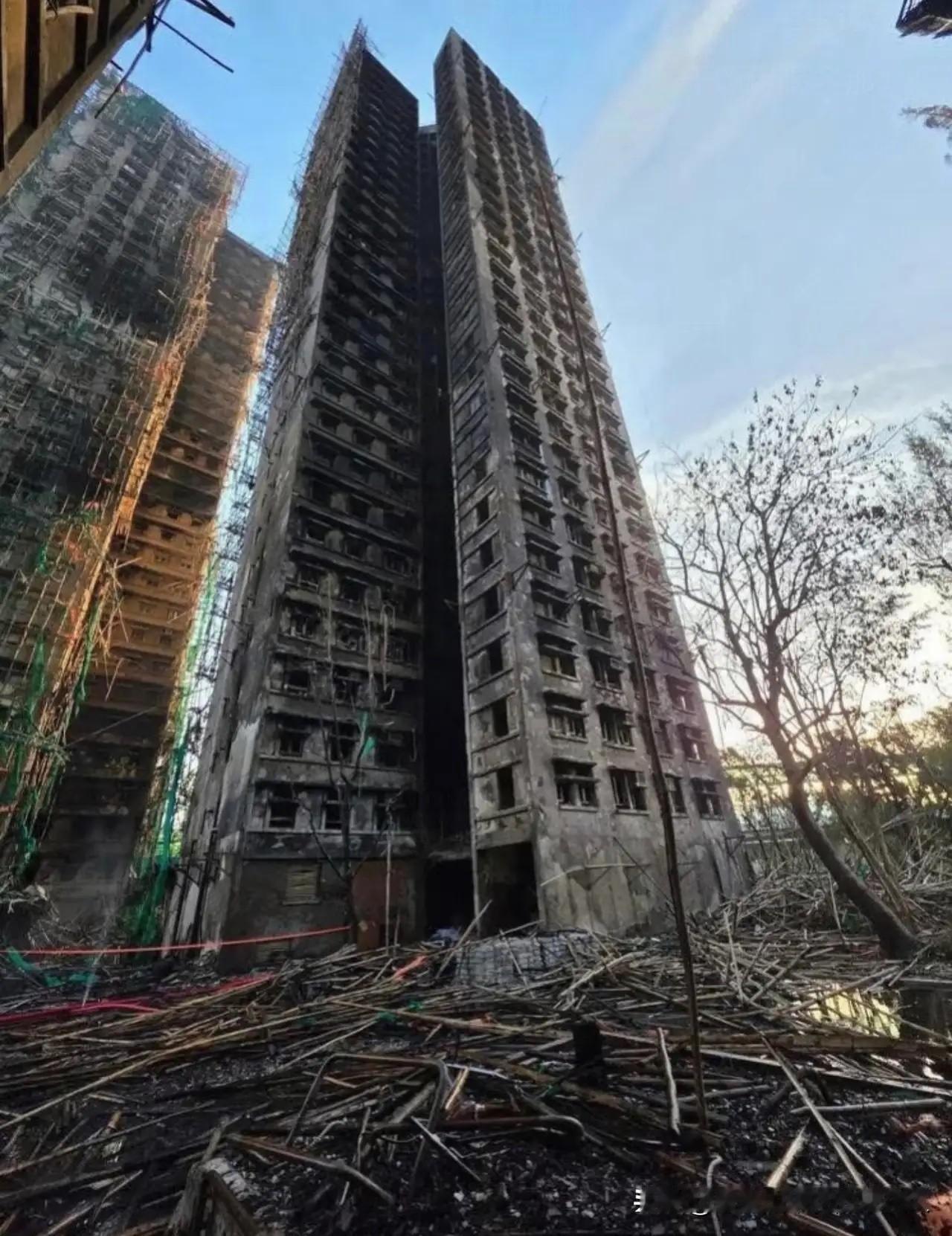 香港受灾住户房子烧没了，房贷仍要还，银行给出6个月宽限显暖意

香港宏福苑的房子