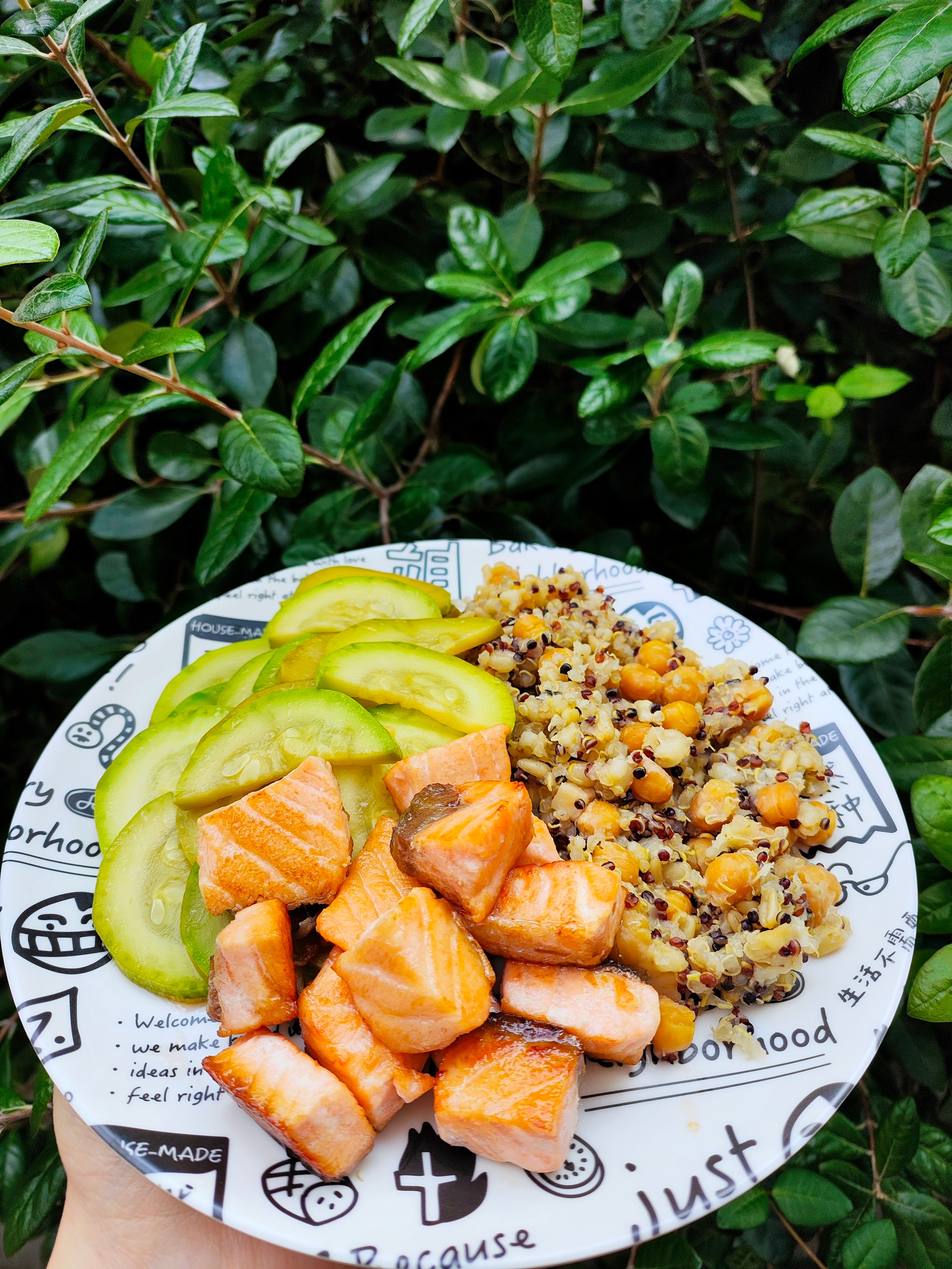 清淡饮食正在悄悄拖垮你的代谢还以为我吃错了呢[抱一抱]吃完逛个圈，不会胖[嘻嘻]
