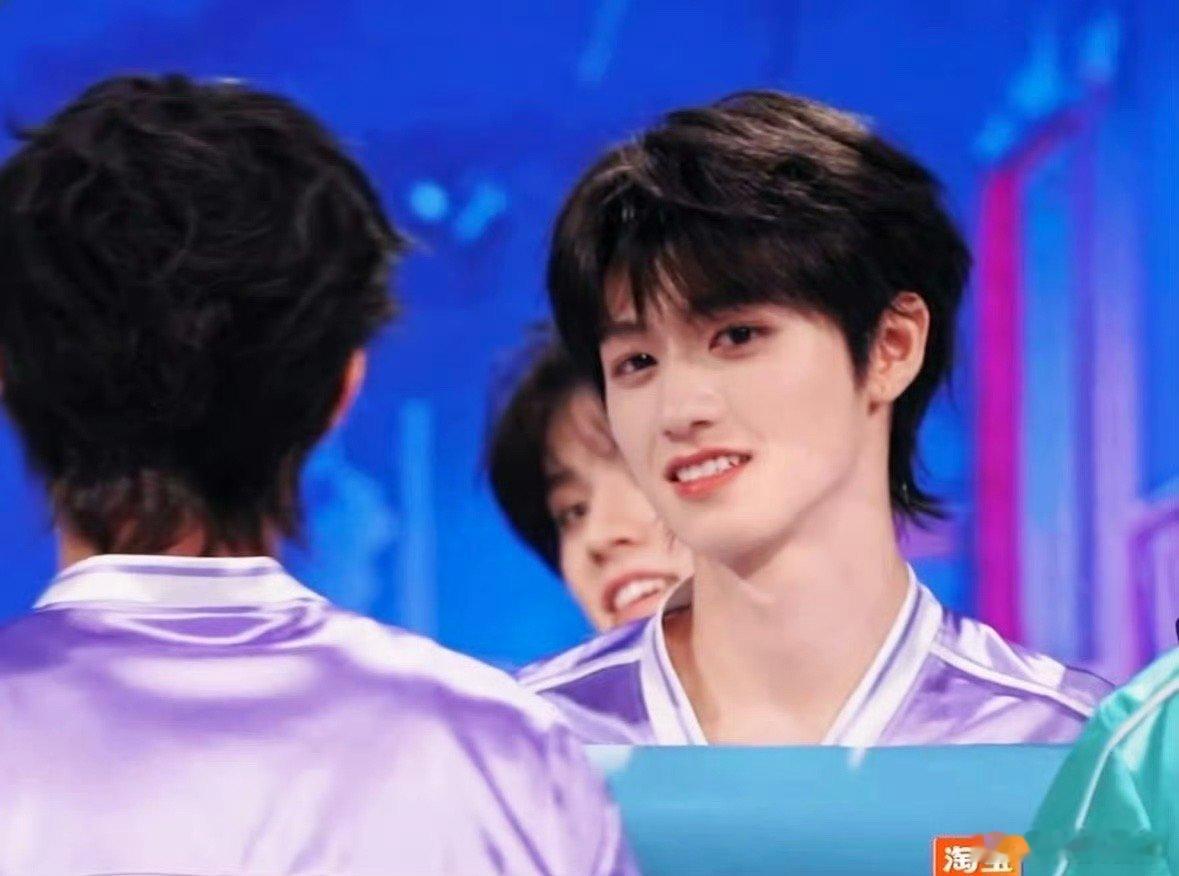 朱志鑫脑洞内存1tb你好星期六 从练习室到好六舞台，朱志鑫的每一次亮相都超亮眼！