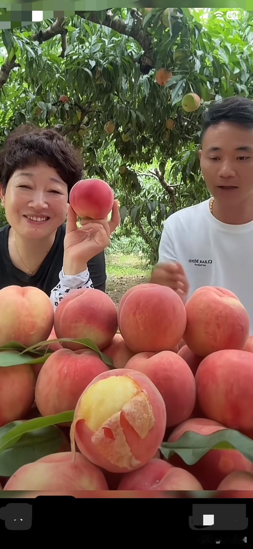 厉怀远自己是网红了，也不忘带着家人，朋友一起致富！
厉怀远小姨，二姨，生活也不容