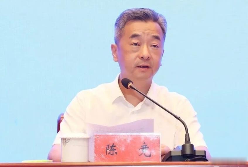 55岁的湖南省副省长陈竞，今天接替年过六旬的吴桂英，升任省委常委、长沙市委书记。