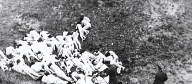 1941年，一群犹太女人被带到帕茹斯特森林，正当她们将要被处决时，立陶宛民兵成员