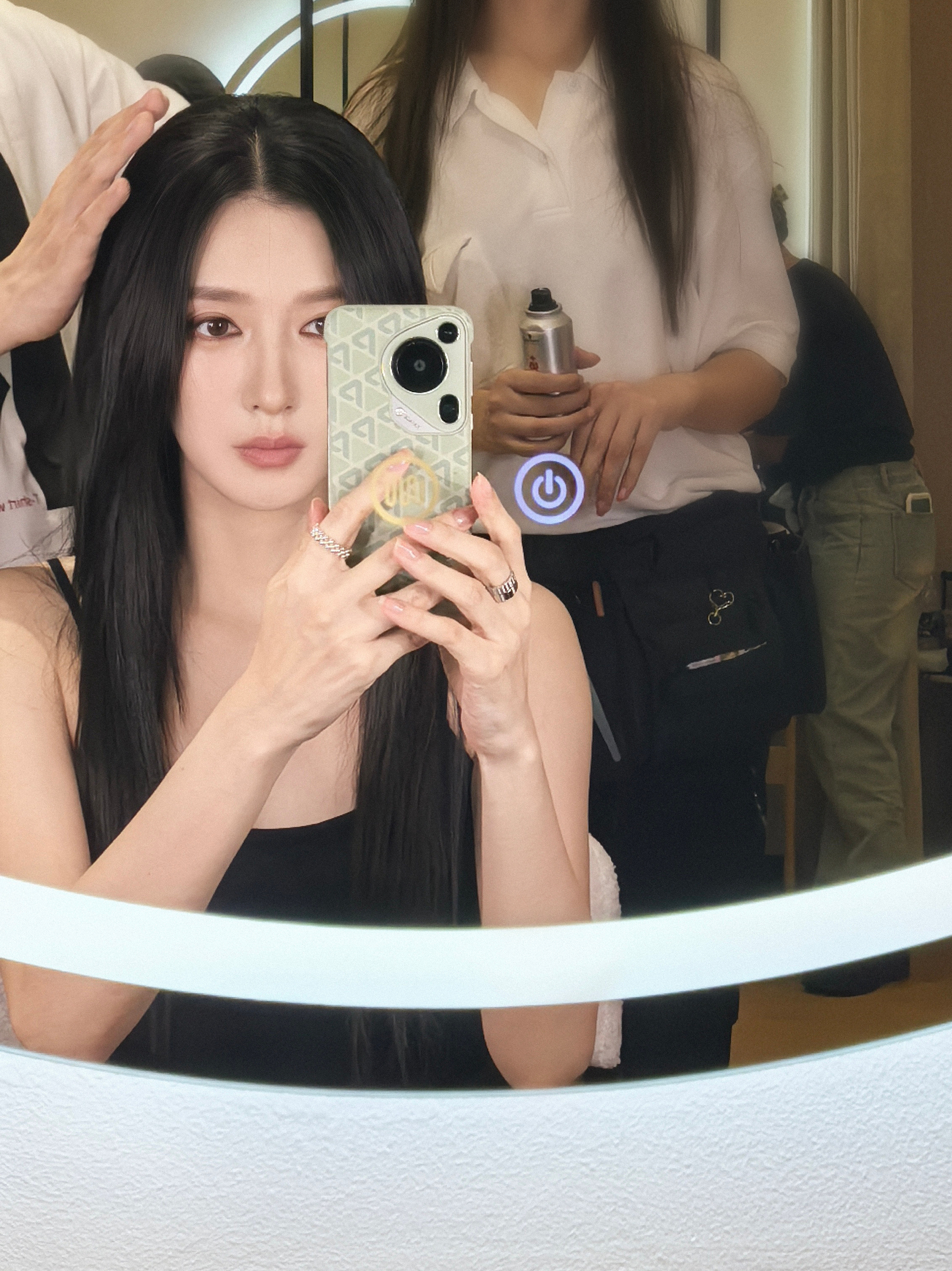 #江疏影黑长直A感# 爱看，多拍[doge]，华为新款笔记本和华为Pura 70
