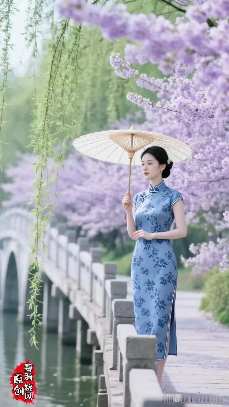 上联：草绿草黄草又生
下联：花香花影花径幽