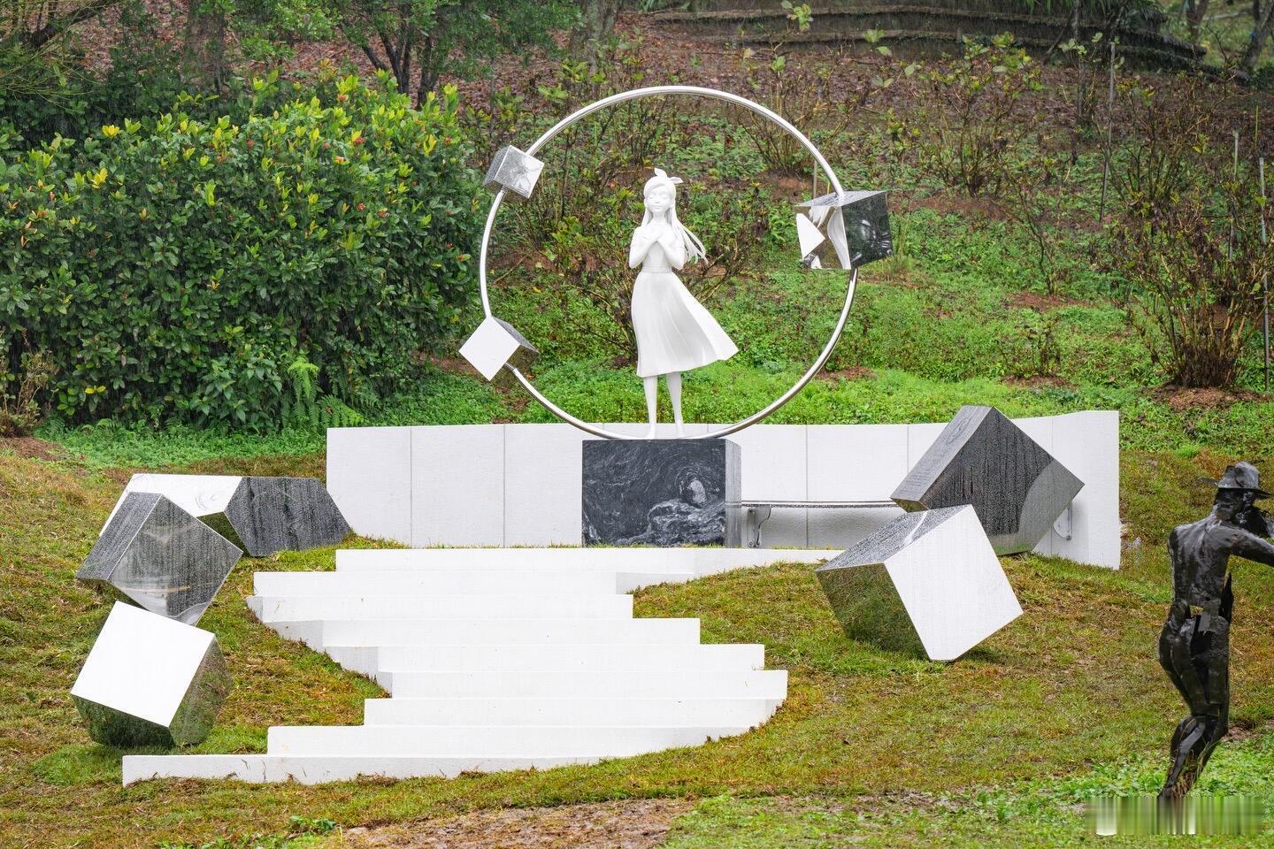 大S雕像碑文 大S雕像的碑文，设计的真的特别特别好看！大S雕像的碑文