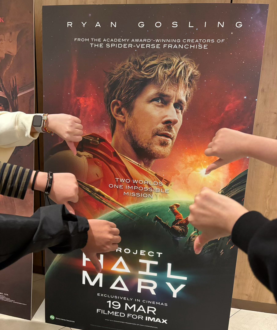 「网友看《挽救计划》拍照打卡姿势」走红