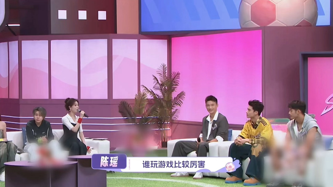 陈瑶对王濛说我终于有绶带了陈瑶在别的节目当上队长了 陈瑶当队长了！！！红队胜出了