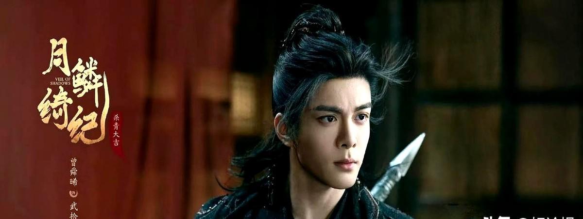 郭敬明新剧《月鳞绮纪》真敢玩，居然直接空降上线了。

鞠婧祎这次的白发狐妖造型配