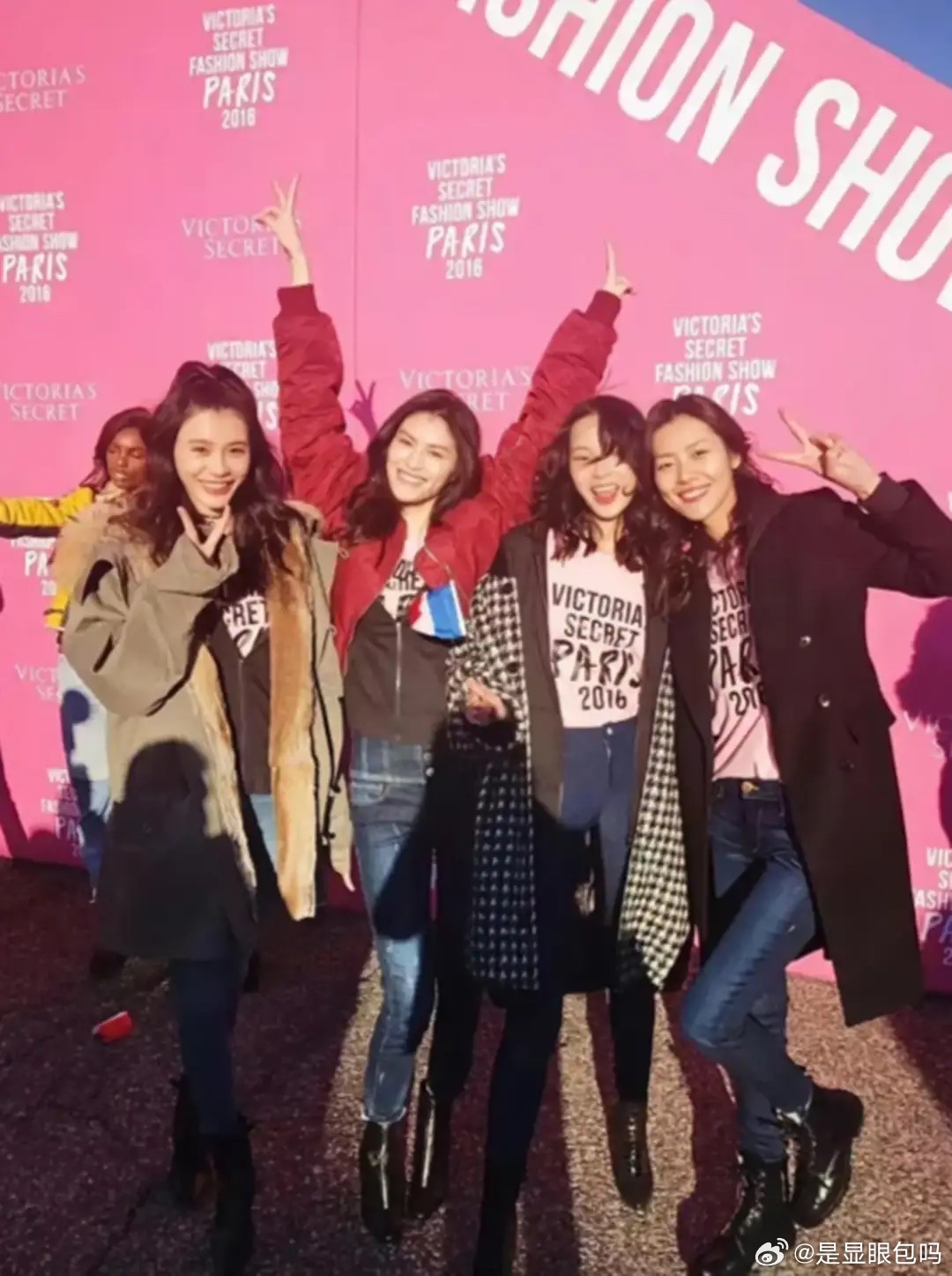 何穗雎晓雯同框，线下生图直出，当妈后的俩人状态超赞，一屏双美！ 