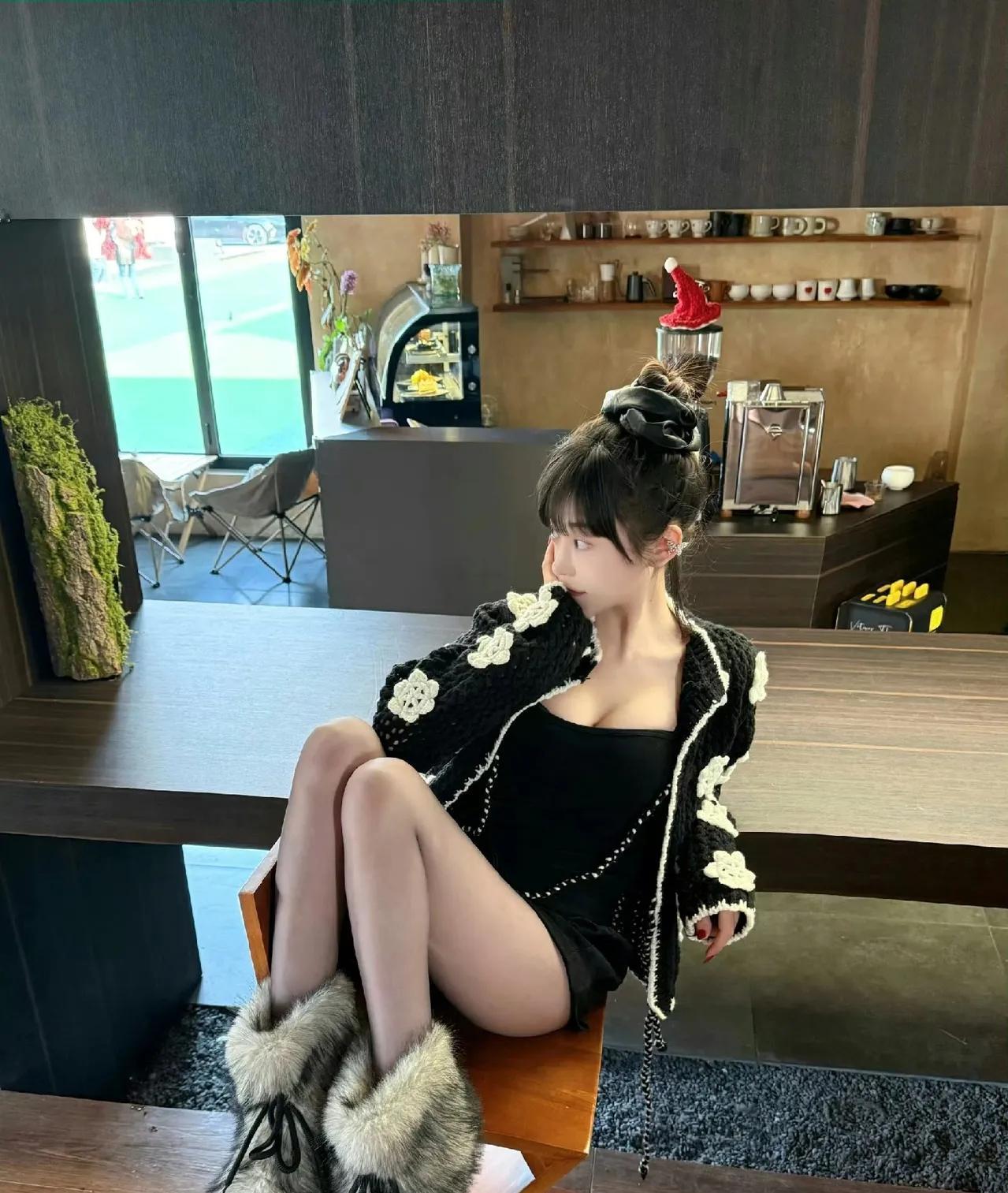 关晓彤真的是躺着也中枪！

网红司晓迪先是说自己和鹿晗睡过，转头又爆出关晓彤新恋