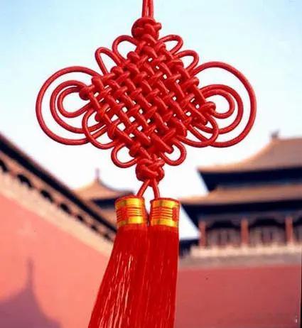 运势反覆无常的你，转走这个中国结，此后左右逢源，顺风又顺水。​​​​