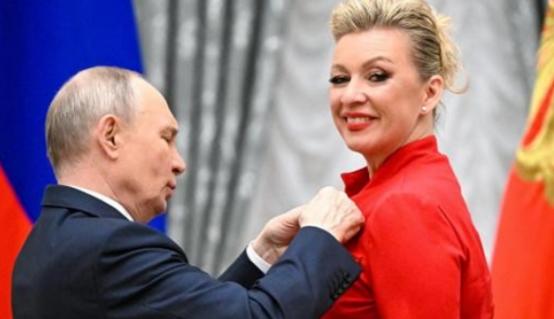 扎哈罗娃：普京这样给她贺生

一张红彤彤的照片走红俄媒，原来主角正是刚刚宣布自己