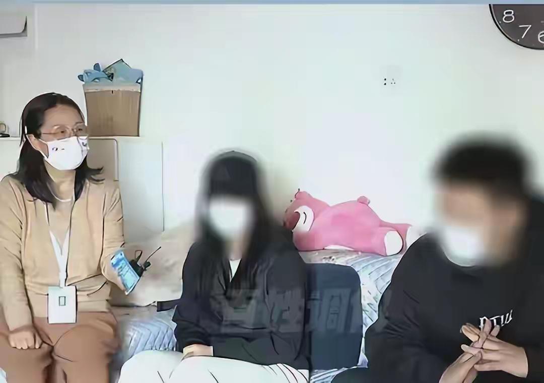 河南男子三诉离婚无门怒砸新房废墟：7岁女儿12楼坠亡背后，妻子演技撕碎最后信任