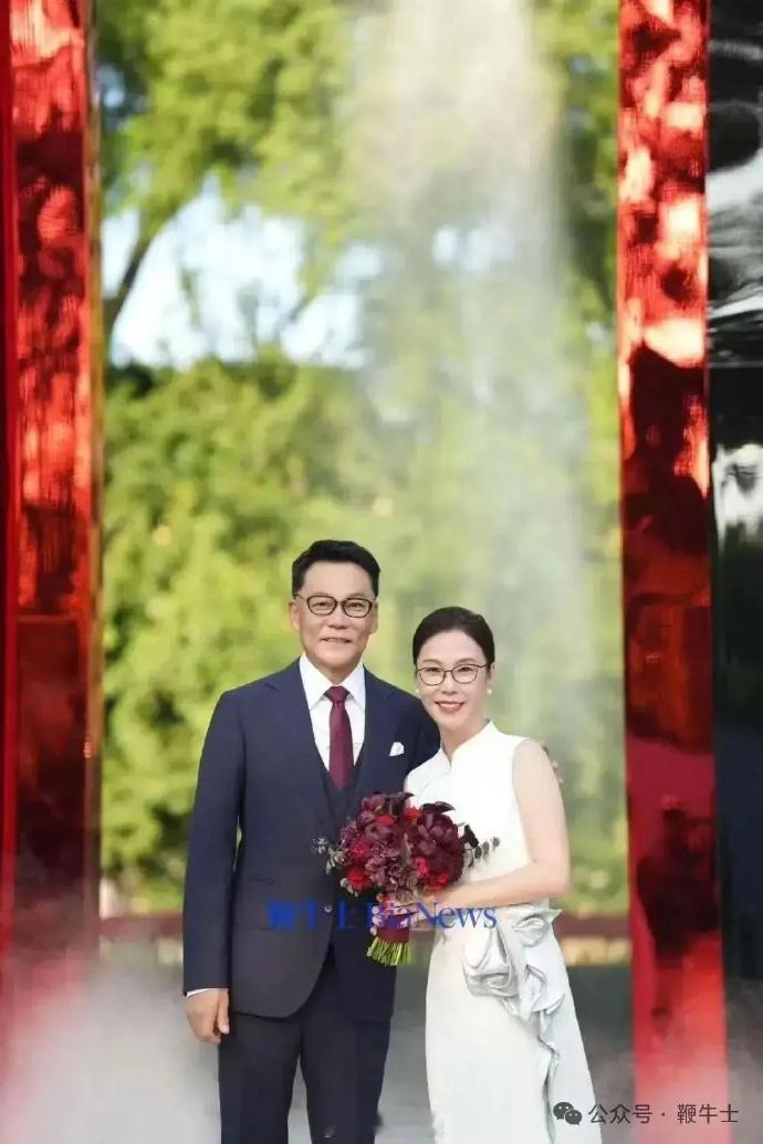 【张朝阳俞敏洪到场庆祝李国庆大婚】互联网大佬李国庆二婚再引关注，北大校友张丹红成