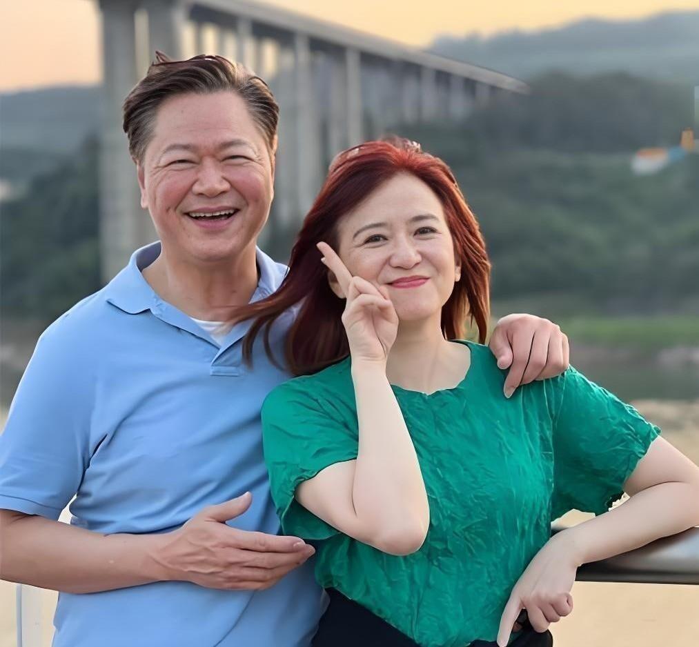 周玉琴休假回来就被资遣，赖岳谦在生日前一天被告知“下周不用来了”——这对夫妻在中